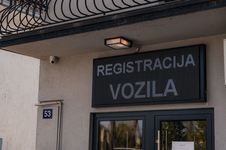 AUTO RAD - Tehnički pregled i registracija vozila - Somborska 53, Novi Sad